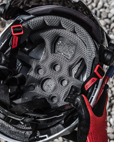 Protégez-vous du soleil avec la visière fumée pour casque BOLT 100-200. Confort visuel et compatibilité EPI assurés.